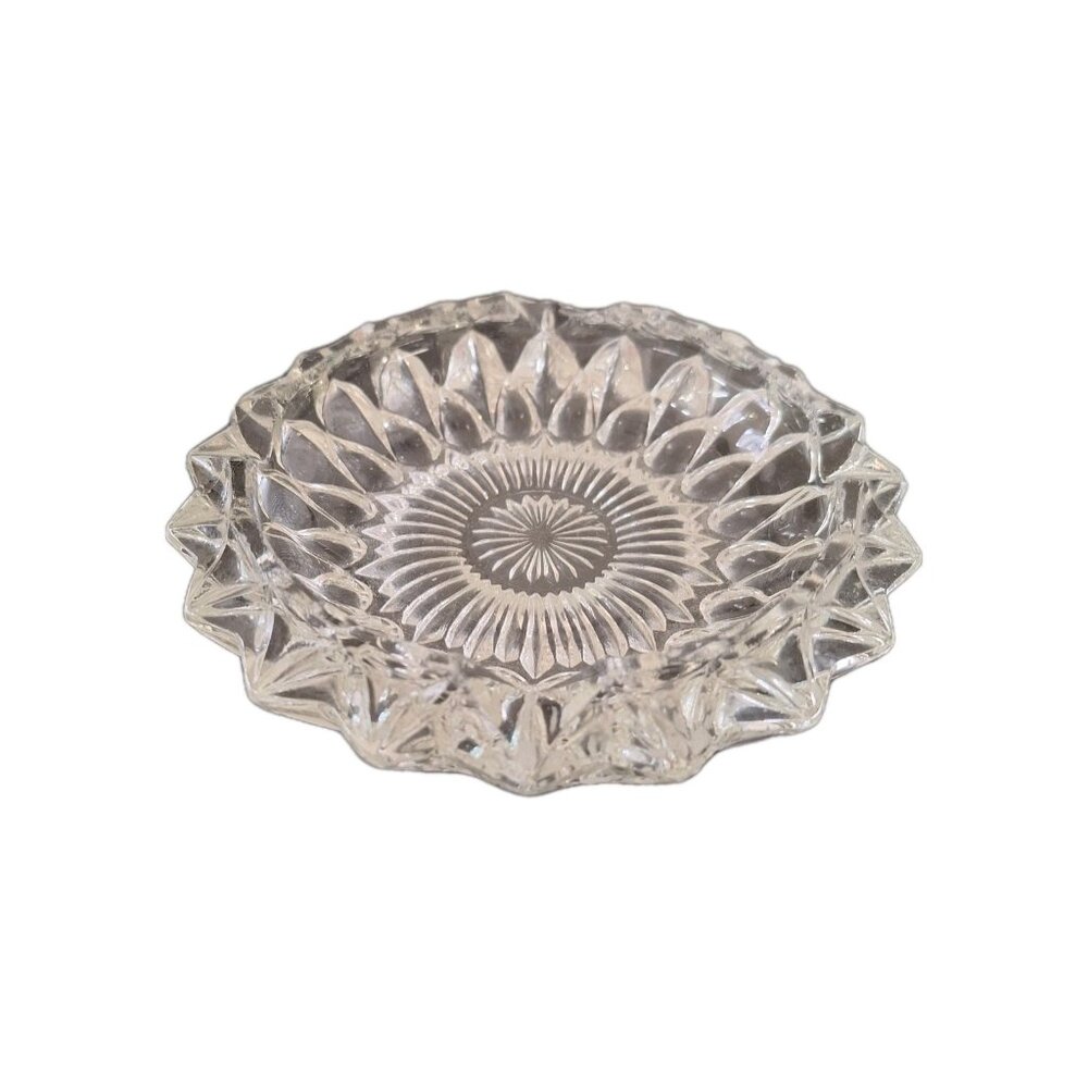 VINTAGE HEAVY CLEAR GLASS ROUND ASHTRAY 7.5 INCHES